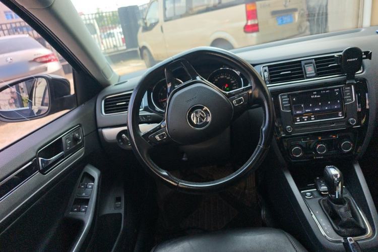Used Volkswagen Sagitar 2018 280TSI DSG Comfort Model Steering Wheel
