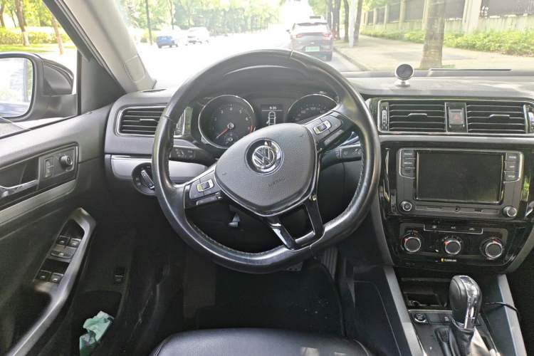 Used Volkswagen Sagitar 2018 280TSI DSG Comfort Model Steering Wheel