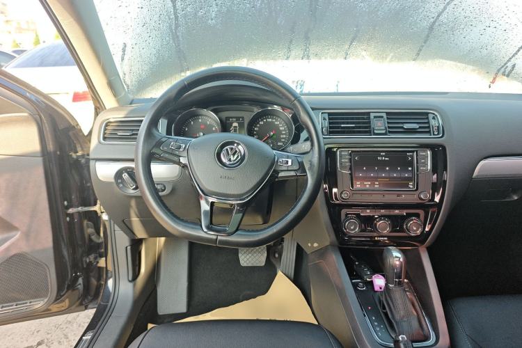 Used Volkswagen Sagitar 2018 180TSI DSG Prestige Edition Steering Wheel
