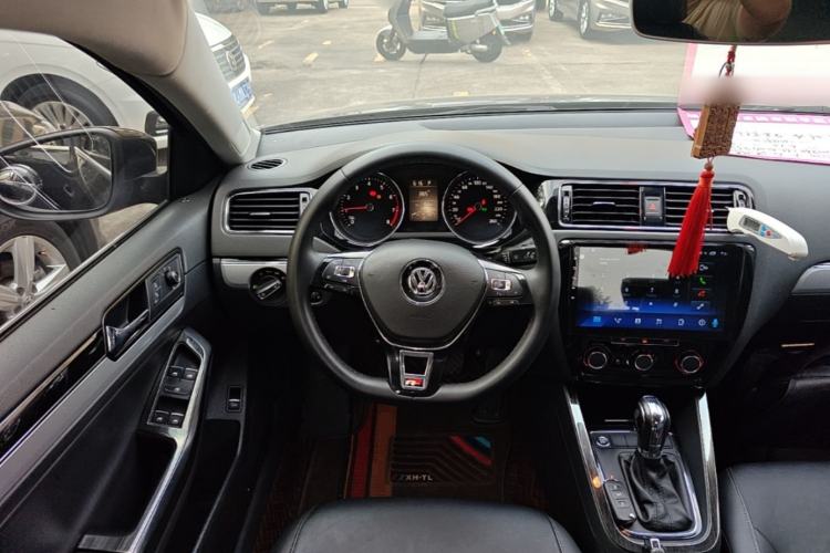 Used Volkswagen Sagitar 2018 1.6L Automatic Comfort Model Steering Wheel