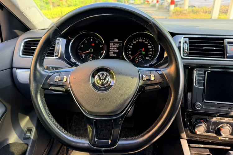 Used Volkswagen Sagitar 2018 280TSI DSG Ignite Edition Steering Wheel
