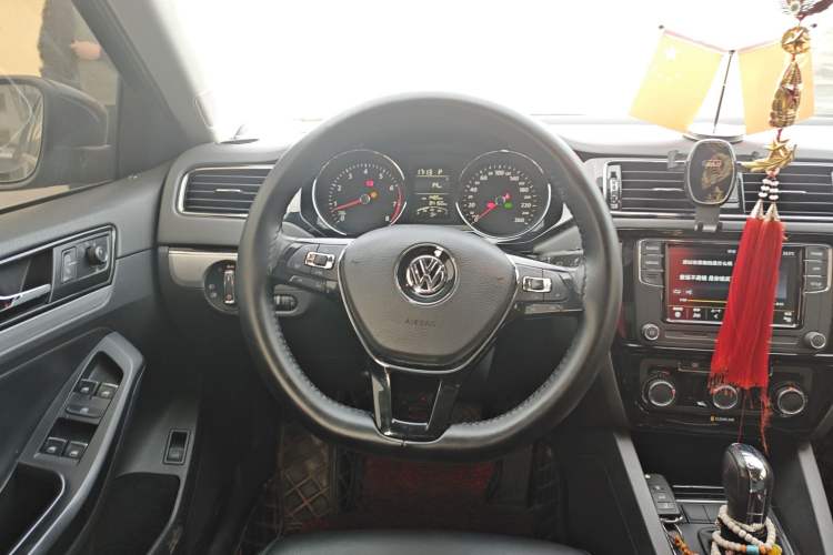 Used Volkswagen Sagitar 2018 1.6L Automatic Comfort Model Steering Wheel