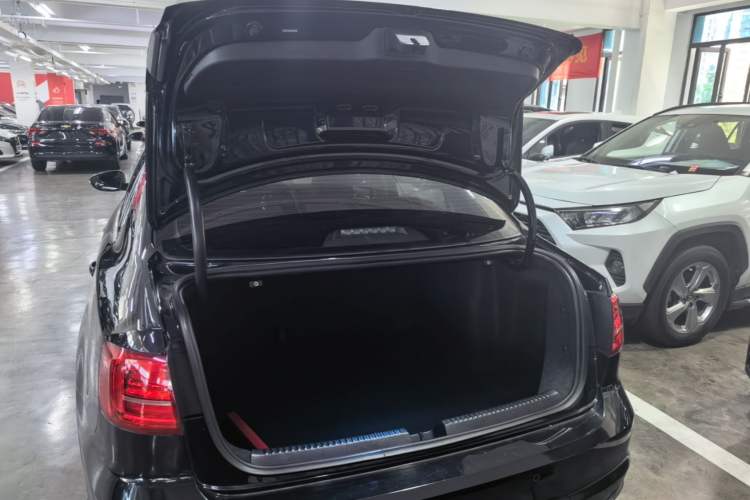 Used Volkswagen Sagitar 2018 280TSI DSG Ignite Edition Trunk