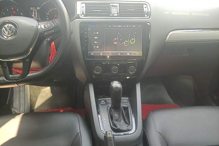 Used Volkswagen Sagitar 2018 280TSI DSG Comfort Model Audio And AC Panel