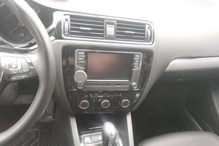 Used Volkswagen Sagitar 2018 280TSI DSG Comfort Model Audio And AC Panel