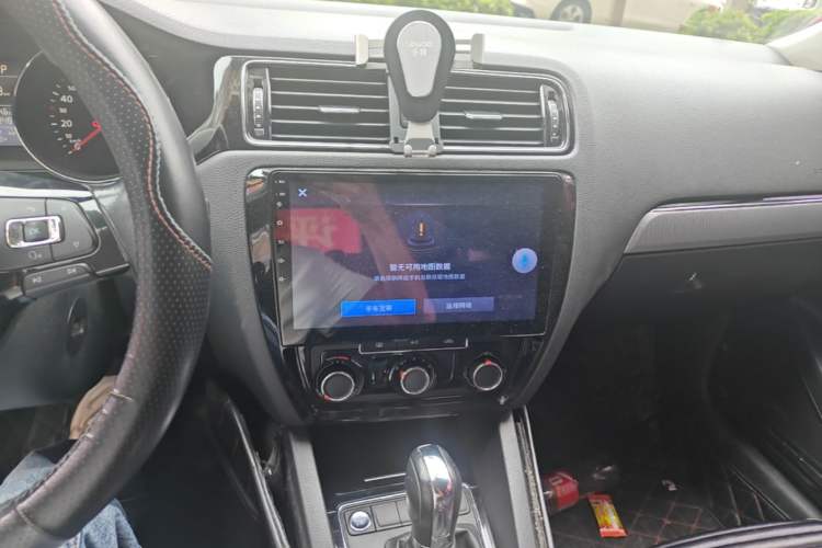 Used Volkswagen Sagitar 2018 1.6L Automatic Comfort Model Audio And AC Panel