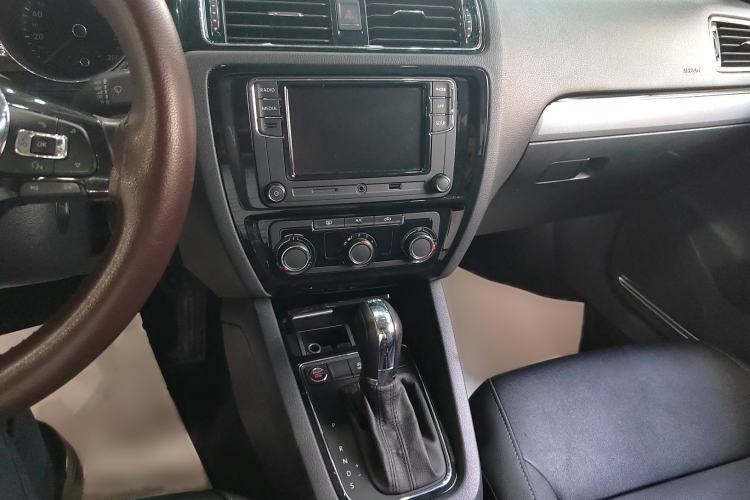 Used Volkswagen Sagitar 2018 280TSI DSG Ignite Edition Audio And AC Panel