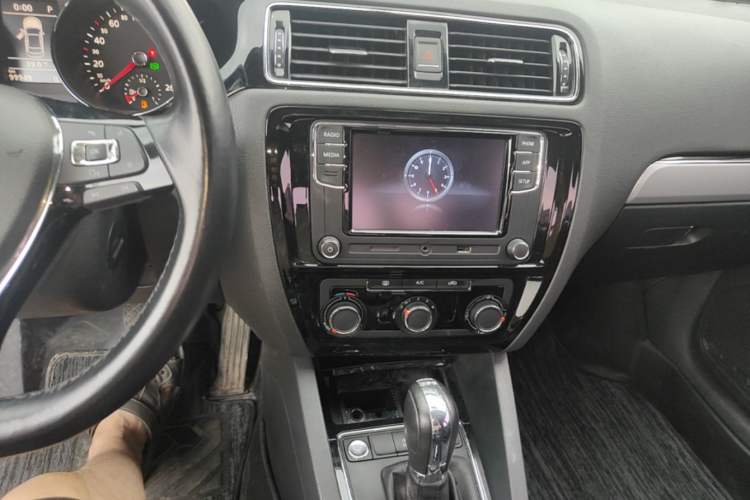 Used Volkswagen Sagitar 2018 280TSI DSG Ignite Edition Audio And AC Panel