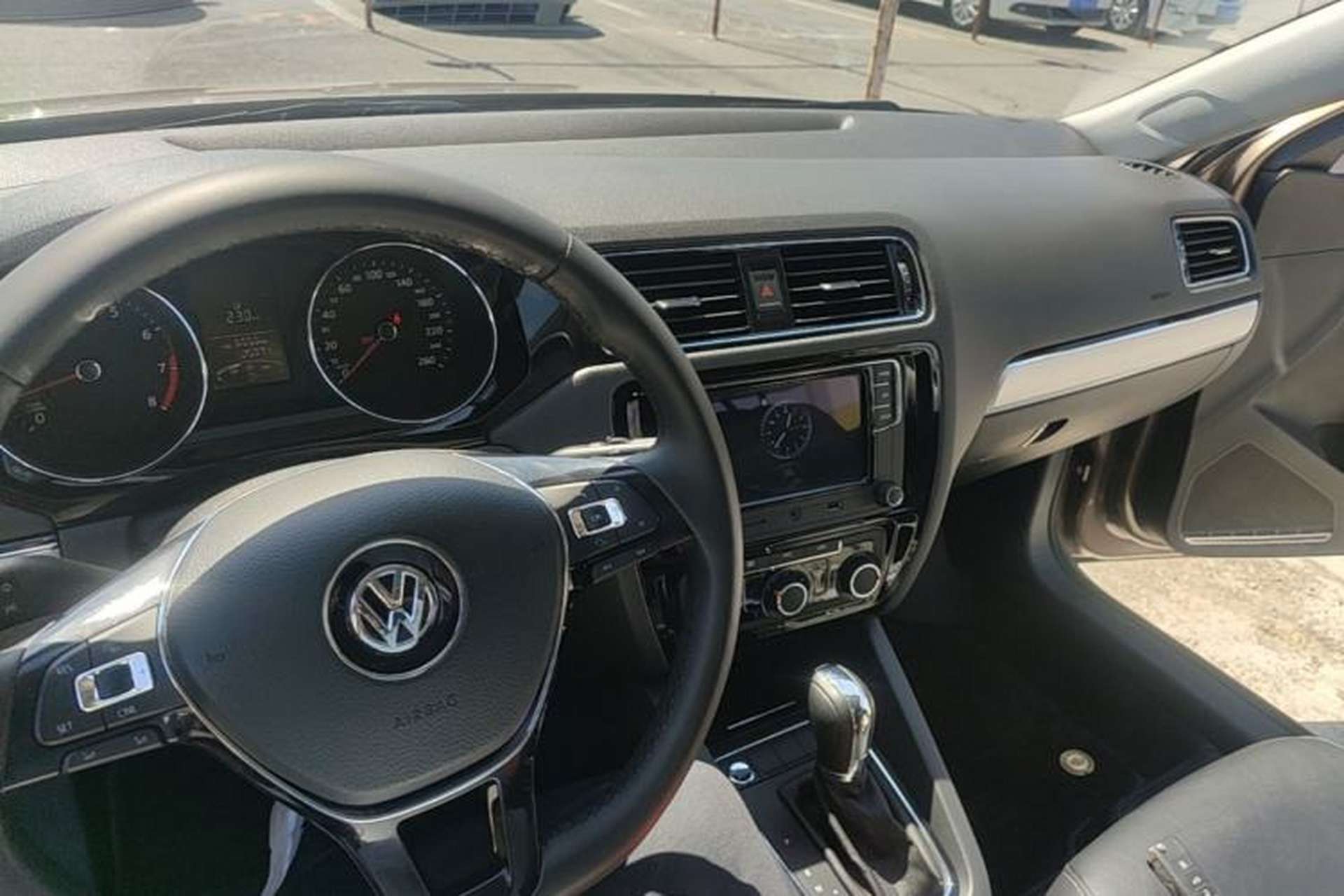 Used Volkswagen Sagitar 2018 1.6L Automatic Comfort Model Center Console
