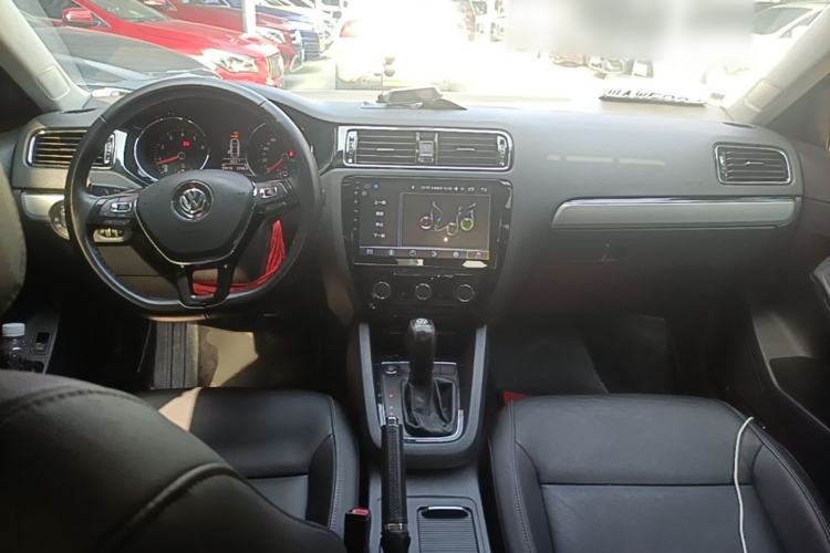 Used Volkswagen Sagitar 2018 280TSI DSG Comfort Model Center Console
