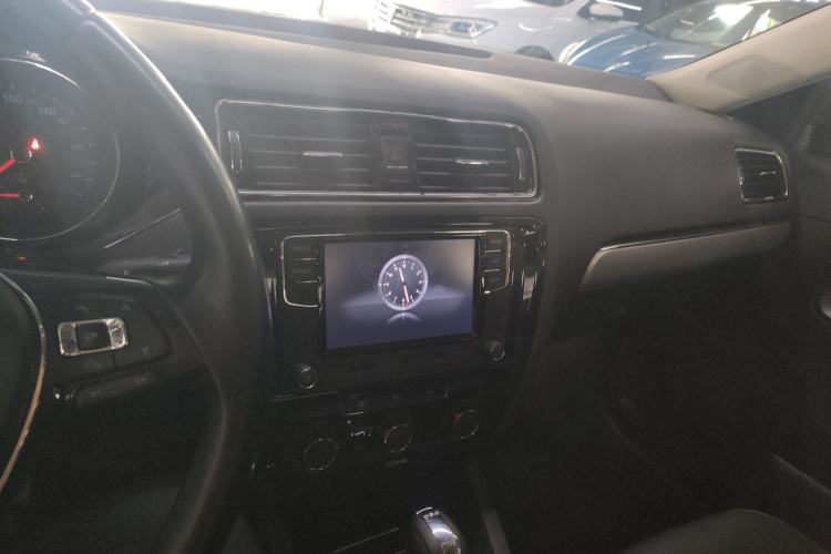 Used Volkswagen Sagitar 2018 280TSI DSG Ignite Edition Center Console