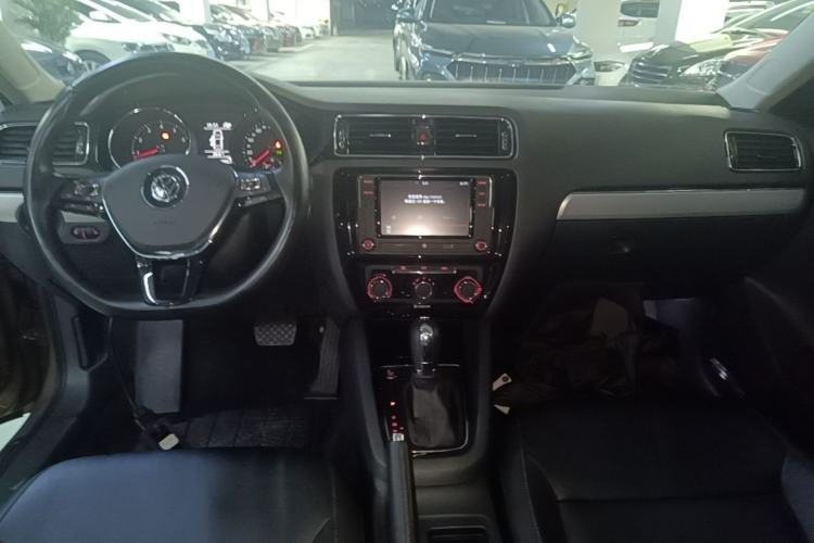 Used Volkswagen Sagitar 2018 280TSI DSG Ignite Edition Center Console