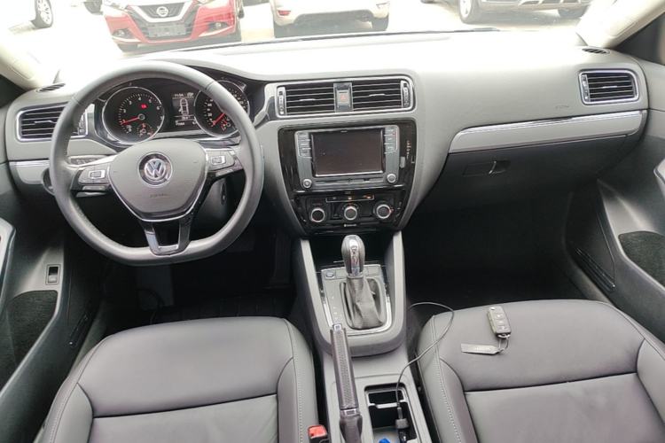 Used Volkswagen Sagitar 2018 280TSI DSG Ignite Edition Center Console