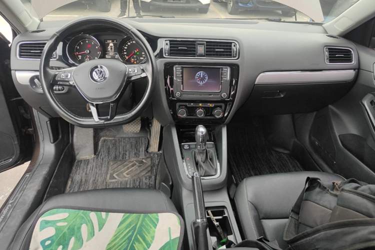 Used Volkswagen Sagitar 2018 280TSI DSG Ignite Edition Center Console