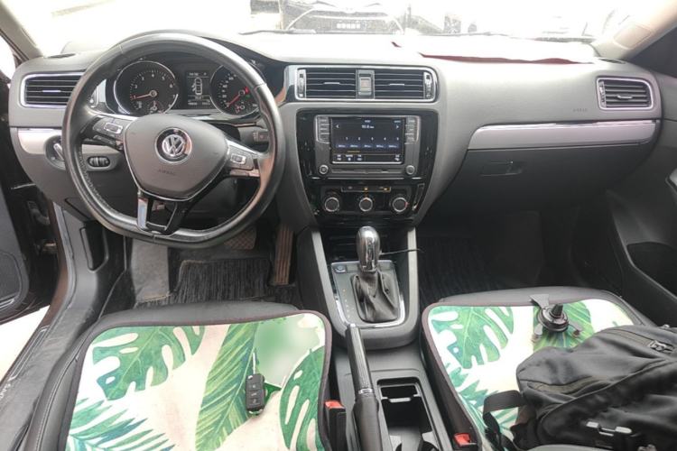 Used Volkswagen Sagitar 2018 280TSI DSG Ignite Edition Center Console