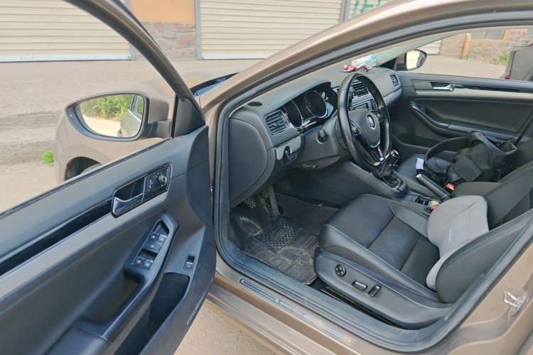 Used Volkswagen Sagitar 2018 1.6L Manual Comfort Model Driver Seat