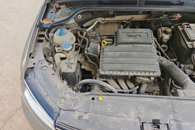 Used Volkswagen Sagitar 2018 1.6L Manual Comfort Model Engine Bay Right
