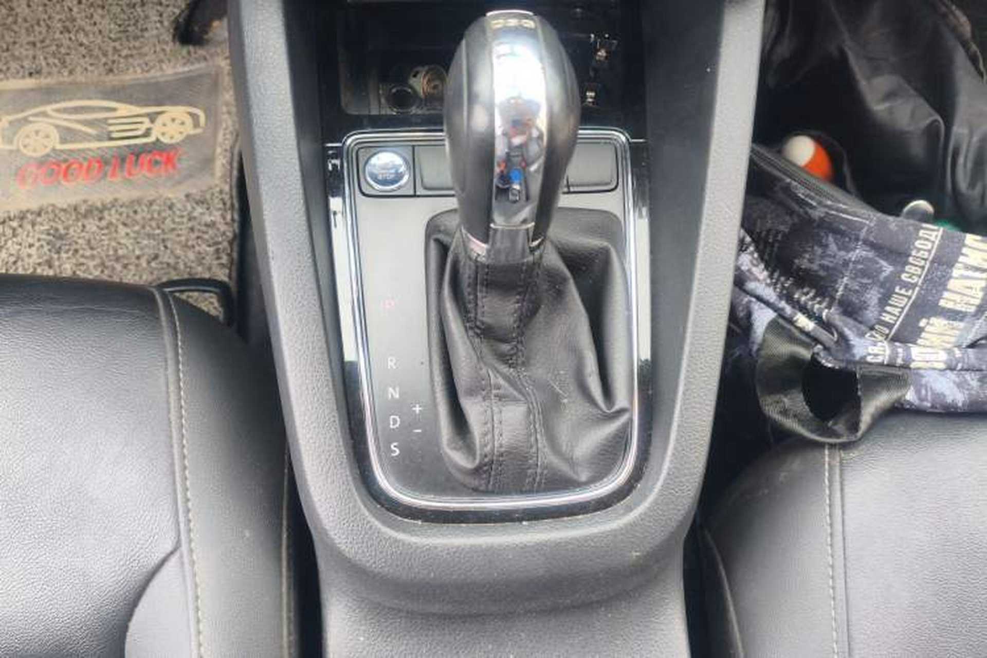 Used Volkswagen Sagitar 2018 280TSI DSG Ignite Edition Gear Lever