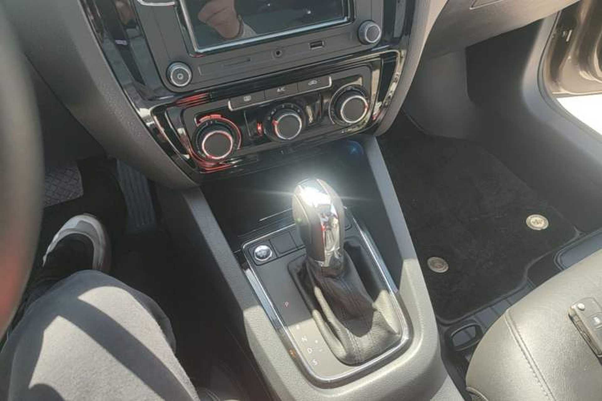 Used Volkswagen Sagitar 2018 1.6L Automatic Comfort Model Gear Lever