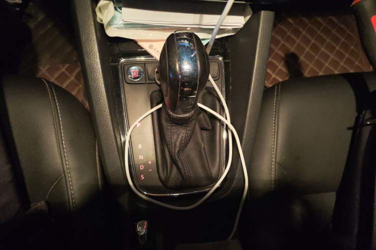 Used Volkswagen Sagitar 2018 1.6L Automatic Comfort Model Gear Lever