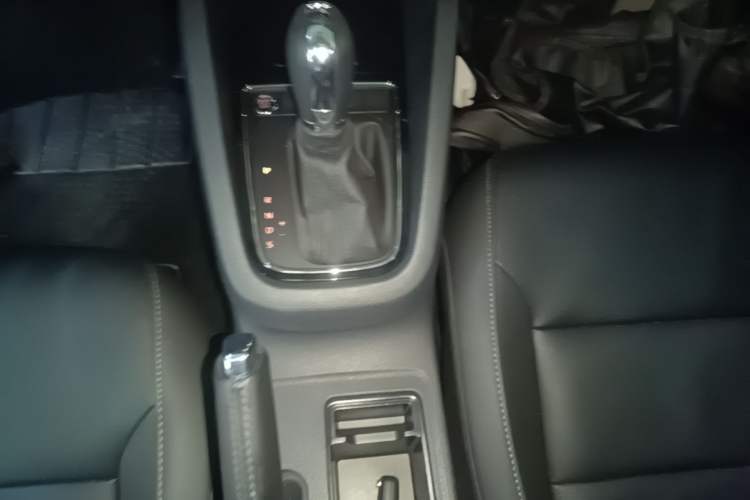 Used Volkswagen Sagitar 2018 280TSI DSG Ignite Edition Gear Lever
