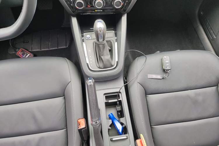 Used Volkswagen Sagitar 2018 280TSI DSG Ignite Edition Gear Lever