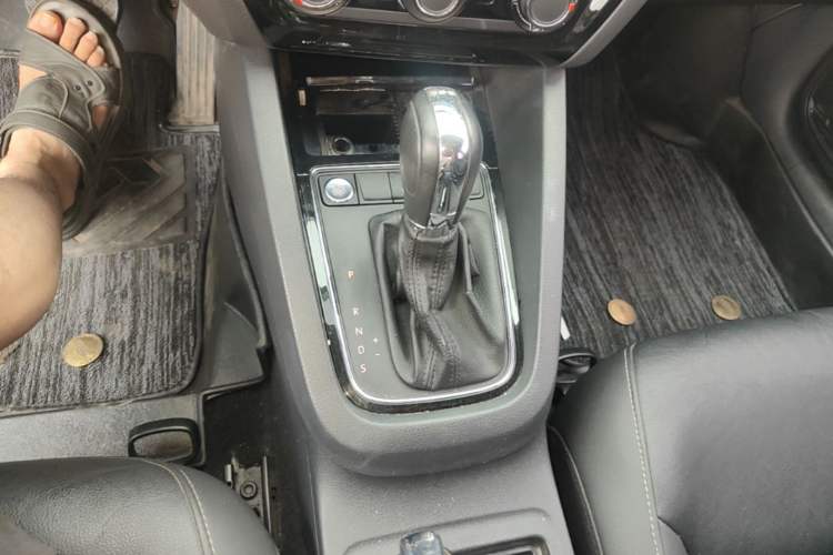 Used Volkswagen Sagitar 2018 280TSI DSG Ignite Edition Gear Lever