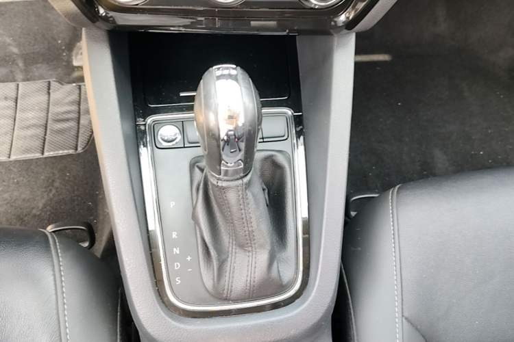Used Volkswagen Sagitar 2018 180TSI DSG Prestige Edition Gear Lever