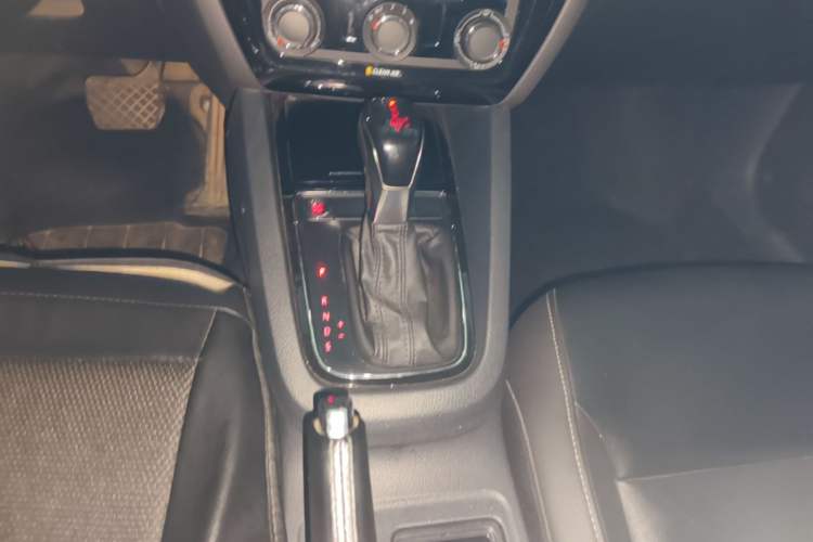 Used Volkswagen Sagitar 2018 1.6L Automatic Comfort Model Gear Lever