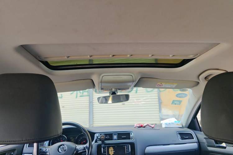 Used Volkswagen Sagitar 2018 1.6L Manual Comfort Model Headliner