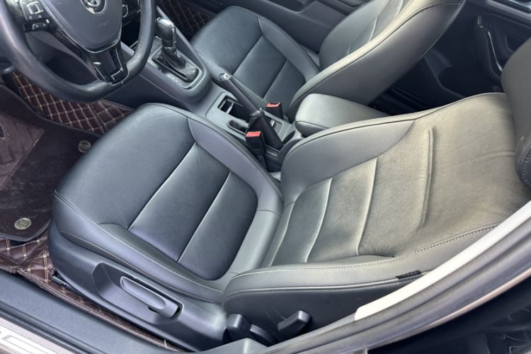 Used Volkswagen Sagitar 2018 1.6L Automatic Comfort Model Interior 1