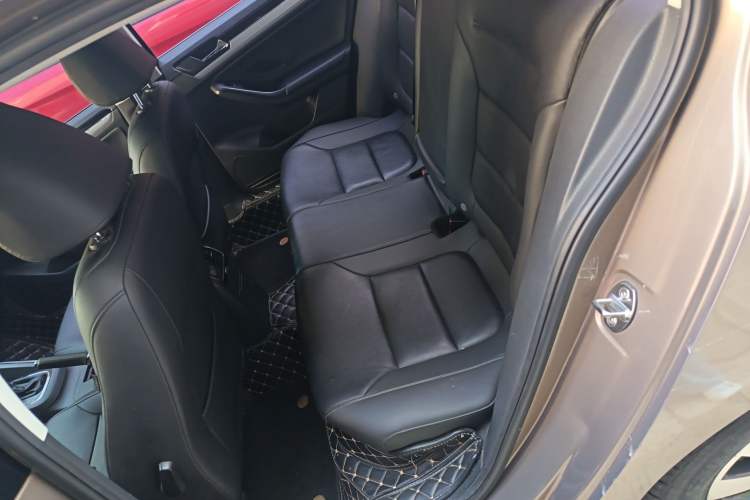 Used Volkswagen Sagitar 2018 1.6L Automatic Comfort Model Interior 1