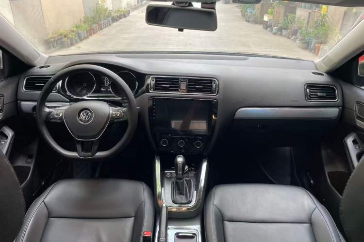 Used Volkswagen Sagitar 2018 280TSI DSG Ignite Edition Interior 1