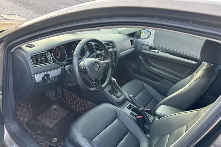 Used Volkswagen Sagitar 2018 1.6L Automatic Comfort Model Interior 2