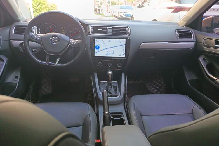 Used Volkswagen Sagitar 2018 1.6L Automatic Comfort Model Interior 3