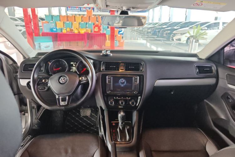 Used Volkswagen Sagitar 2018 1.6L Automatic Comfort Model Interior 3