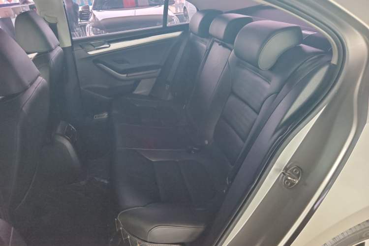 Used Volkswagen Sagitar 2018 1.6L Automatic Comfort Model Interior 5