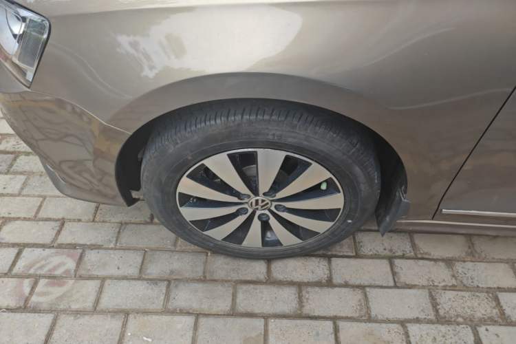 Used Volkswagen Sagitar 2018 1.6L Automatic Comfort Model Left Front Wheel Hub