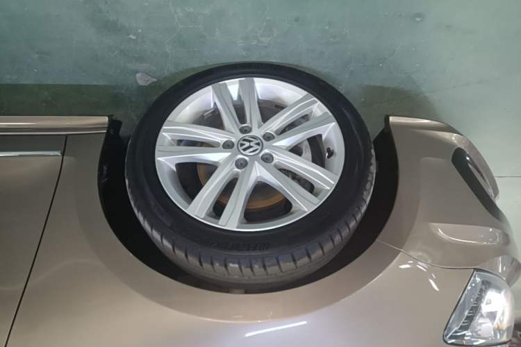 Used Volkswagen Sagitar 2018 280TSI DSG Ignite Edition Left Front Wheel Hub