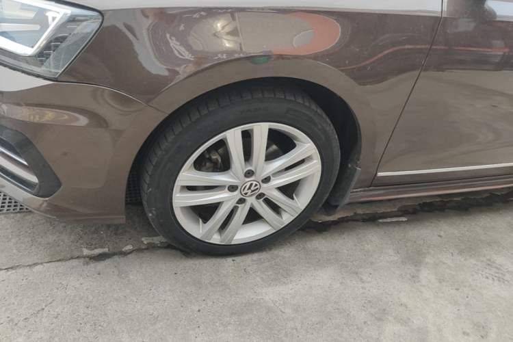Used Volkswagen Sagitar 2018 280TSI DSG Ignite Edition Left Front Wheel Hub