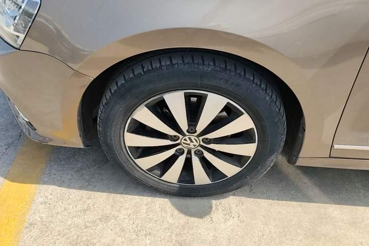 Used Volkswagen Sagitar 2018 180TSI DSG Prestige Edition Left Front Wheel Hub