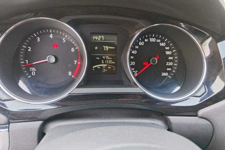 Used Volkswagen Sagitar 2018 1.6L Manual Comfort Model Odometer Close Up