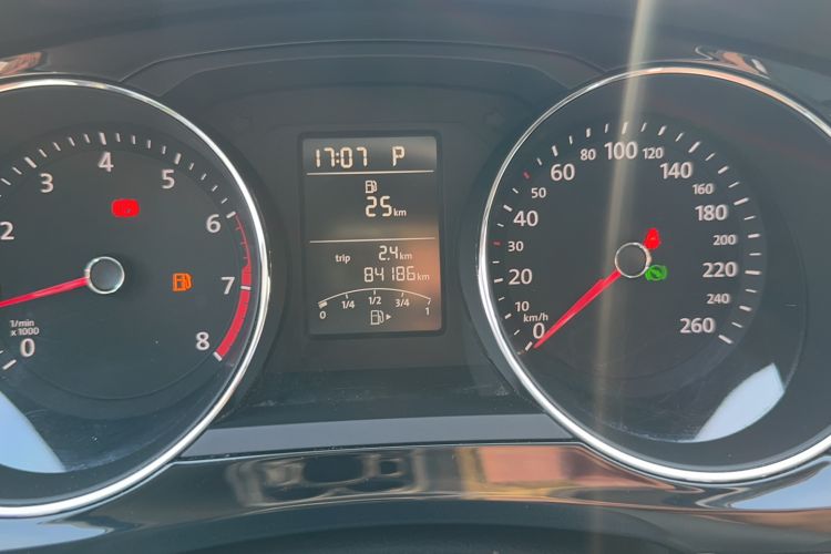 Used Volkswagen Sagitar 2018 1.6L Automatic Comfort Model Odometer Close Up