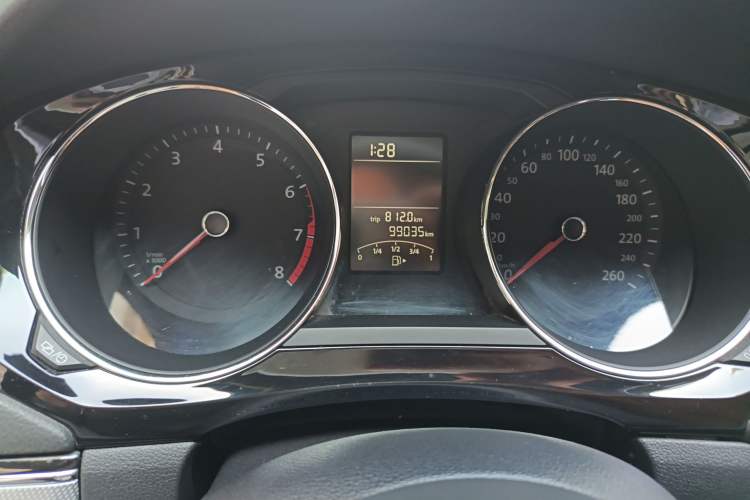 Used Volkswagen Sagitar 2018 1.6L Automatic Comfort Model Odometer Close Up