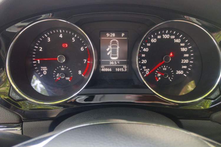Used Volkswagen Sagitar 2018 280TSI DSG Comfort Model Odometer Close Up