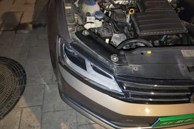 Used Volkswagen Sagitar 2018 1.6L Automatic Comfort Model Right Front Headlight