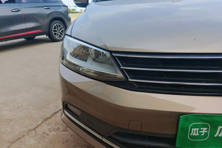 Used Volkswagen Sagitar 2018 1.6L Manual Comfort Model Right Front Headlight