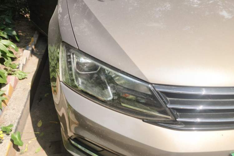 Used Volkswagen Sagitar 2018 280TSI DSG Comfort Model Right Front Headlight