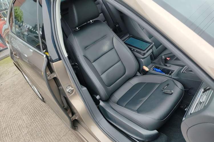 Used Volkswagen Sagitar 2018 280TSI DSG Ignite Edition Right Front Seat