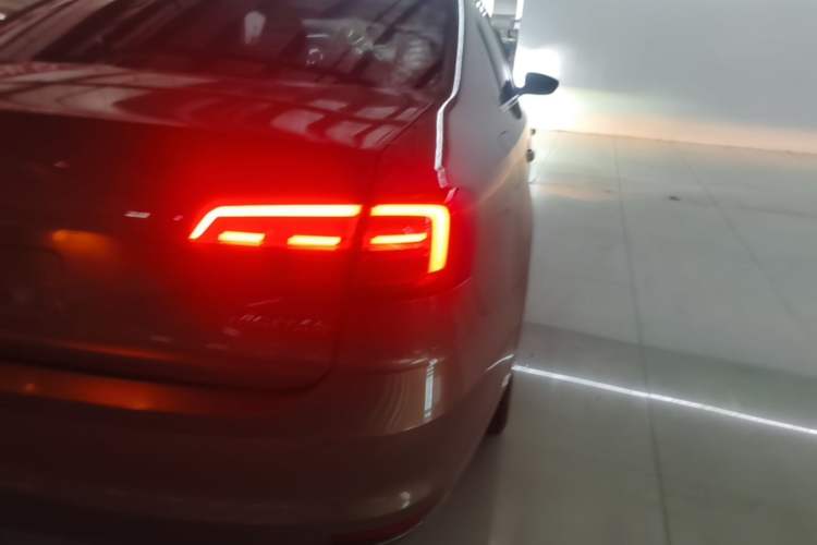 Used Volkswagen Sagitar 2018 1.6L Automatic Comfort Model Right Rear Taillight